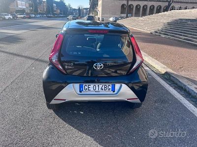 Usata Toyota Aygo Connect Style 72 CV (52 kW) 2021 Nero Utilitaria