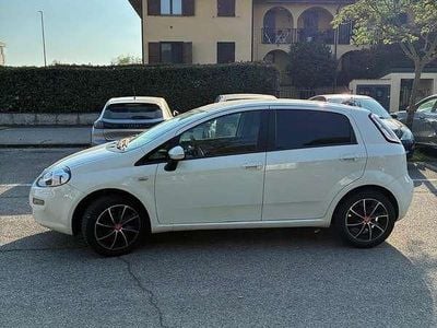 Begagnad Fiat Punto Lounge 77 HK (56 kW) 2014 Halvkombi