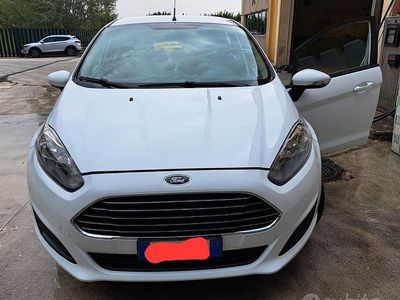 Usata Ford Fiesta 92 CV (67 kW) 2014 Bianco Utilitaria