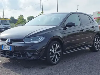 Usata VW Polo R-line 95 CV (69 kW) 2023 Nero Utilitaria