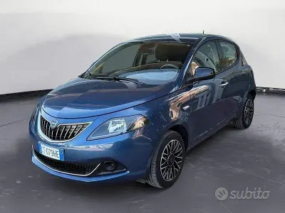 Usata Lancia Ypsilon 70 CV (51 kW) 2024 Blu/azzurro Utilitaria