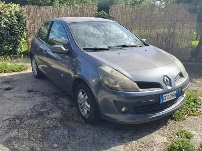Usata Renault Clio III 75 CV (55 kW) 2006 Berlina