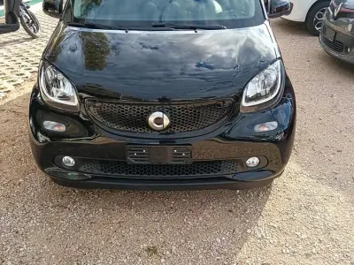 Begagnad Smart ForFour Passion 71 HK (52 kW) 2018 Svart Halvkombi