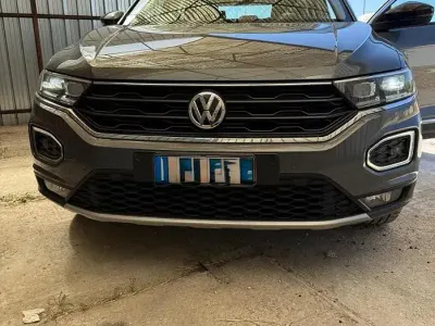 Usata VW T-Roc 116 CV (85 kW) 2019 Nero SUV