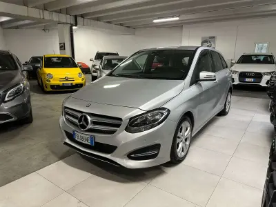 Usata Mercedes B180 Premium 109 CV (80 kW) 2015 Argento Utilitaria