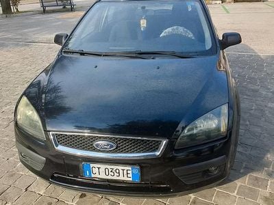 Begagnad Ford Focus 100 HK (73 kW) 2005 Svart Sedan