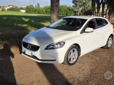 Usata Volvo V40 Kinetic 120 CV (88 kW) 2018 Bianco Berlina
