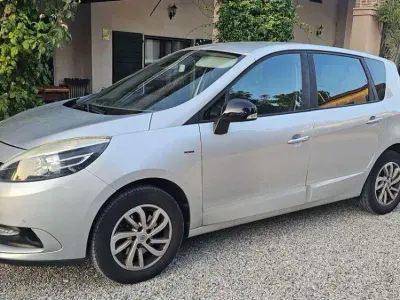 Usata Renault Scénic III LIMITED 110 CV (80 kW) 2016 Argento Monovolume