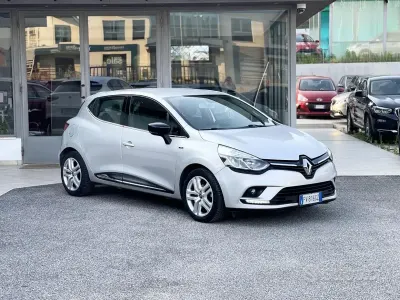Usata Renault Clio V 75 CV (55 kW) 2019 Grigio Berlina
