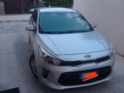 Usata Kia Rio 77 CV (56 kW) 2017 Grigio Berlina