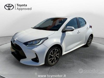 Begagnad Toyota Yaris Hybrid Trend 116 HK (85 kW) 2022 Vit Sedan