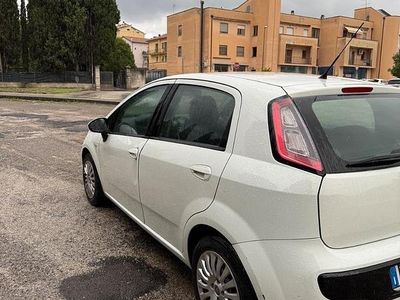 Usata Fiat Grande Punto 77 CV (56 kW) 2011 Bianco Utilitaria