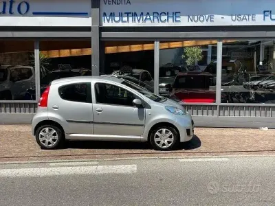 Usata Peugeot 107 68 CV (50 kW) 2010 Grigio Utilitaria