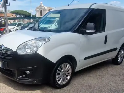 Usata Opel Combo 105 CV (77 kW) 2018 Bianco Monovolume