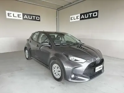 Usata Toyota Yaris Active 72 CV (52 kW) 2022 Grigio scuro Utilitaria
