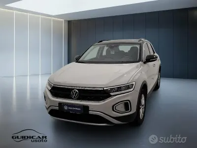 Usata VW T-Roc Life 110 CV (80 kW) 2023 Beige SUV