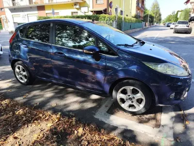 Usata Ford Fiesta Titanium 68 CV (50 kW) 2010 Blu/azzurro Berlina