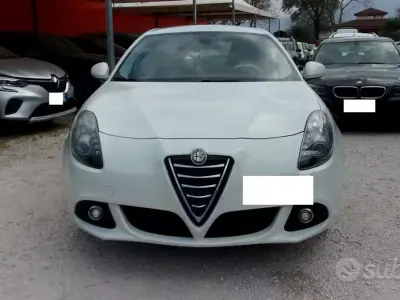 Usata Alfa Romeo Giulietta Distinctive 120 CV (88 kW) 2014 Bianco Utilitaria