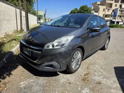 Usata Peugeot 208 82 CV (60 kW) 2017 Grigio Utilitaria