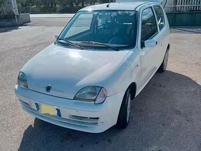 Käytetty Fiat 600 54 HP (39 kW) 2009 Valkoinen Viistoperä