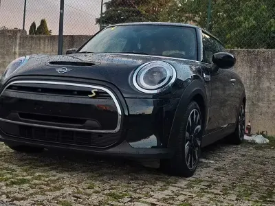 Usata Mini Cooper SE 75 kW (102 CV) 2022 Nero Utilitaria