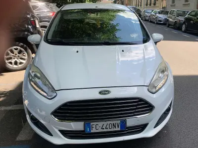 Usata Ford Fiesta 92 CV (67 kW) 2016 Bianco Utilitaria