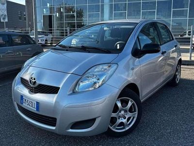 Argento Usata 2010 Toyota Yaris Sol Berlina | 4800 € (Buon prezzo)
