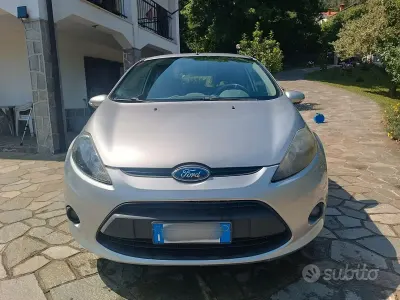 Usata Ford Fiesta 68 CV (50 kW) 2009 Grigio Berlina