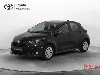 Usata Toyota Yaris Hybrid Active 115 CV (84 kW) 2022 Nero Berlina