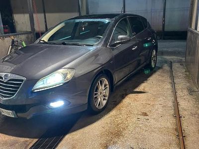 Usata Lancia Delta 120 CV (88 kW) 2008 Marrone Utilitaria