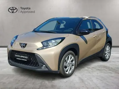 Usata Toyota Aygo X Trend 72 CV (52 kW) 2023 Ginger beige & black met. SUV