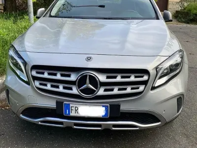 Usata Mercedes GLA200 136 CV (100 kW) 2018 Grigio SUV