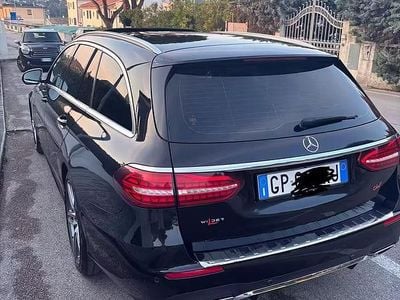 Usata Mercedes E220 194 CV (142 kW) 2022 Nero Station wagon