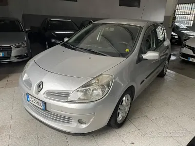 Brugt Renault Clio II Luxe 85 HK (62 kW) 2005 Grå Sedan