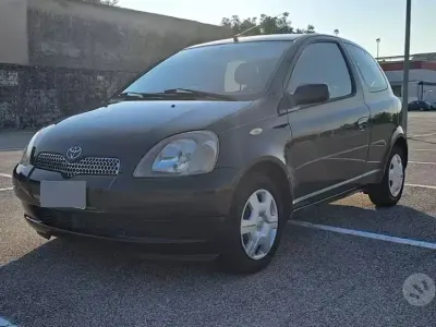 Usata Toyota Yaris 68 CV (50 kW) 2003 Nero Berlina
