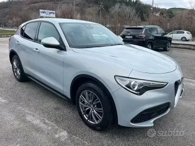 Usado Alfa Romeo Stelvio Executive 190 CV (139 kW) 2021 Gris SUV