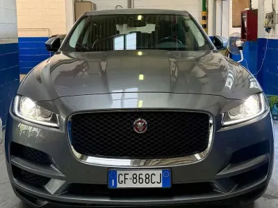 Usata Jaguar F-Pace Chequered Flag 179 CV (131 kW) 2021 Other SUV