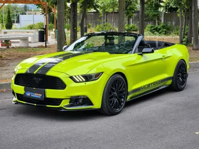 Usata Ford Mustang Convertible 317 CV (233 kW) 2017 Verde fluo camaleonte Cabrio
