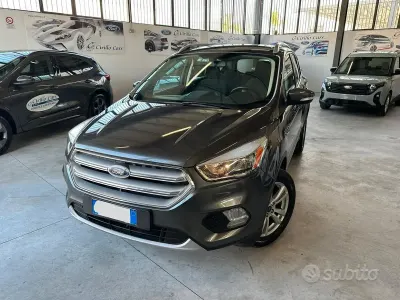 Usata Ford Kuga Titanium 120 CV (88 kW) 2017 Grigio SUV