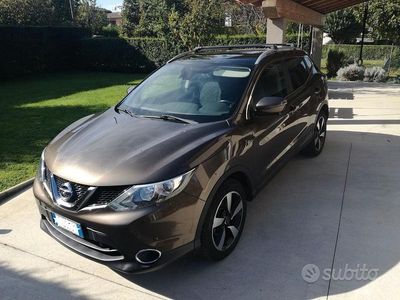 Usata Nissan Qashqai N-Connecta 130 CV (95 kW) 2015 Marrone SUV
