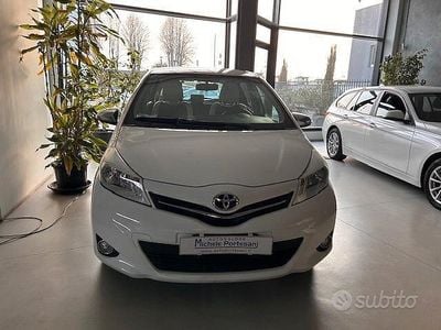 Usata Toyota Yaris Active 90 CV (66 kW) 2013 Bianco Utilitaria