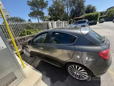 Usata Alfa Romeo Giulietta 109 CV (80 kW) 2011 Grigio Utilitaria