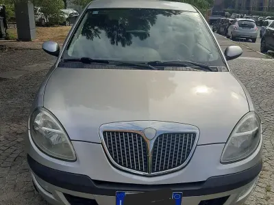 Usata Lancia Ypsilon 60 CV (44 kW) 2006 Grigio Utilitaria