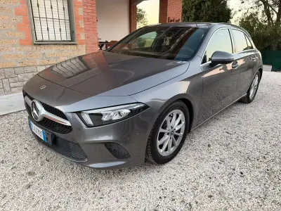 Usata Mercedes A180 136 CV (100 kW) 2018 Grigio Berlina