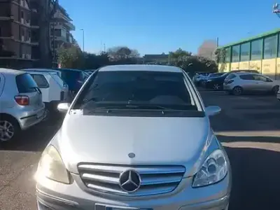 Usata Mercedes 200 140 CV (102 kW) 2009 Grigio Monovolume