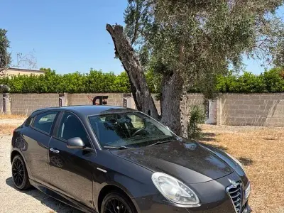 Usata Alfa Romeo Giulietta Distinctive 120 CV (88 kW) 2010 Grigio Utilitaria
