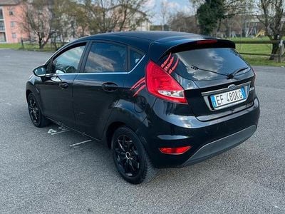 Usata Ford Fiesta Titanium 71 CV (52 kW) 2010 Nero Utilitaria