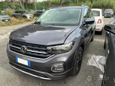 Usado VW T-Cross Style 110 CV (80 kW) 2022 Gris SUV