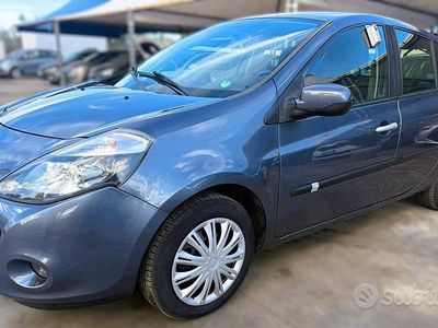 Usata Renault Clio II Dynamique 74 CV (54 kW) 2011 Grigio Berlina