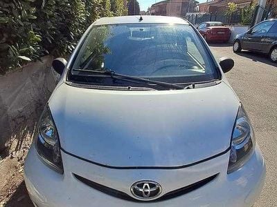 Usata Toyota Aygo Connect Style 68 CV (50 kW) 2012 Bianco Utilitaria